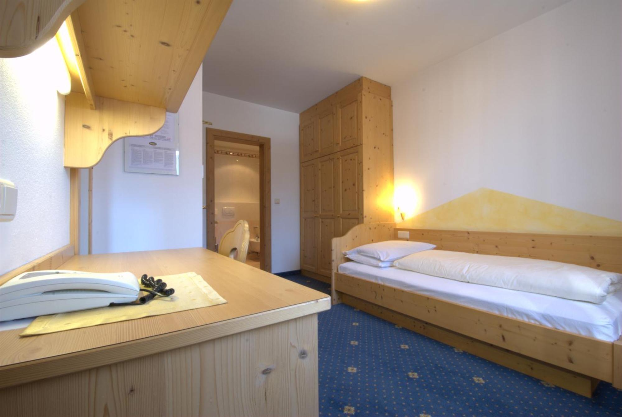 Hotel Urthaler Dobbiaco Luaran gambar