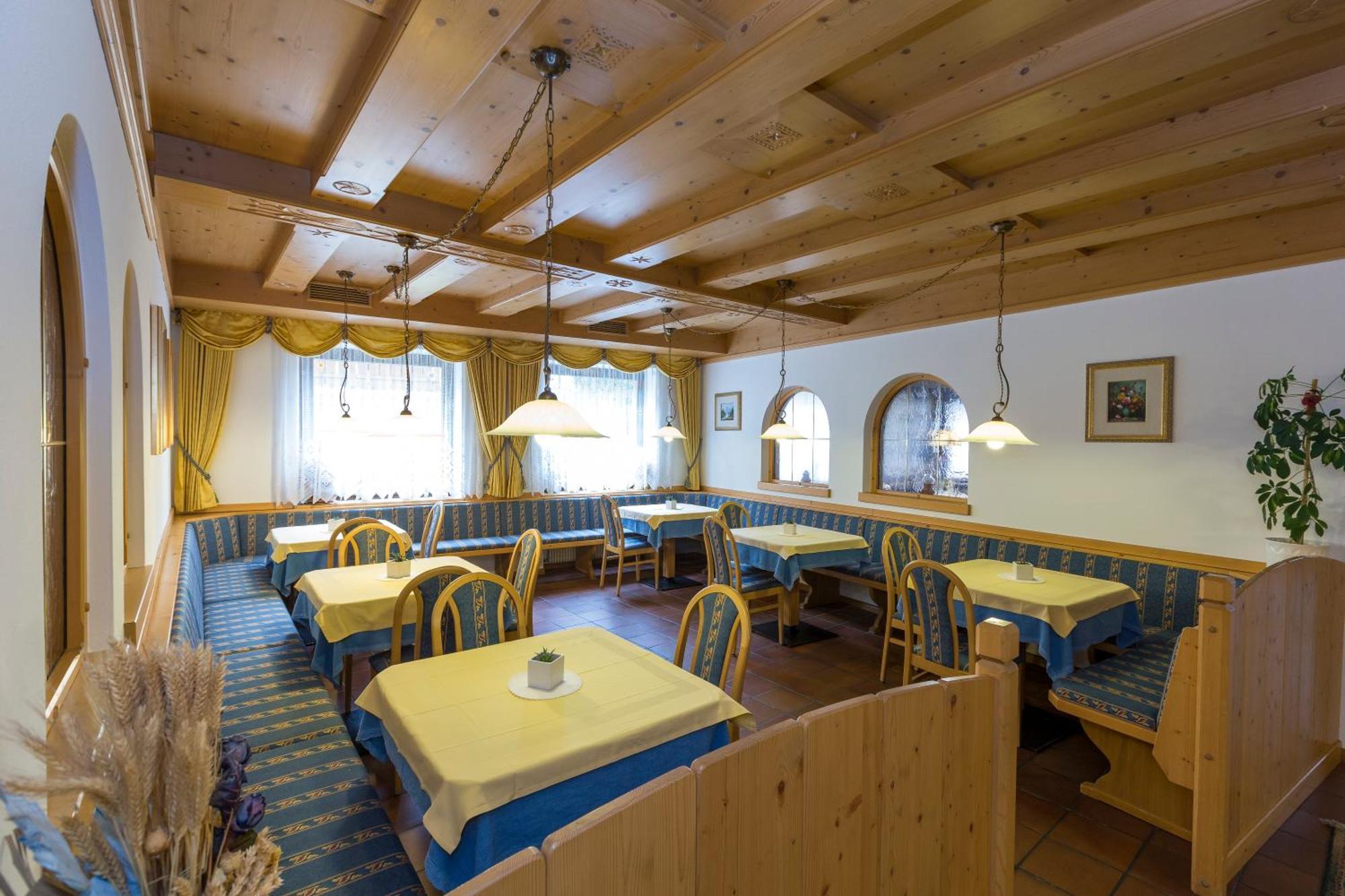 Hotel Urthaler Dobbiaco Luaran gambar